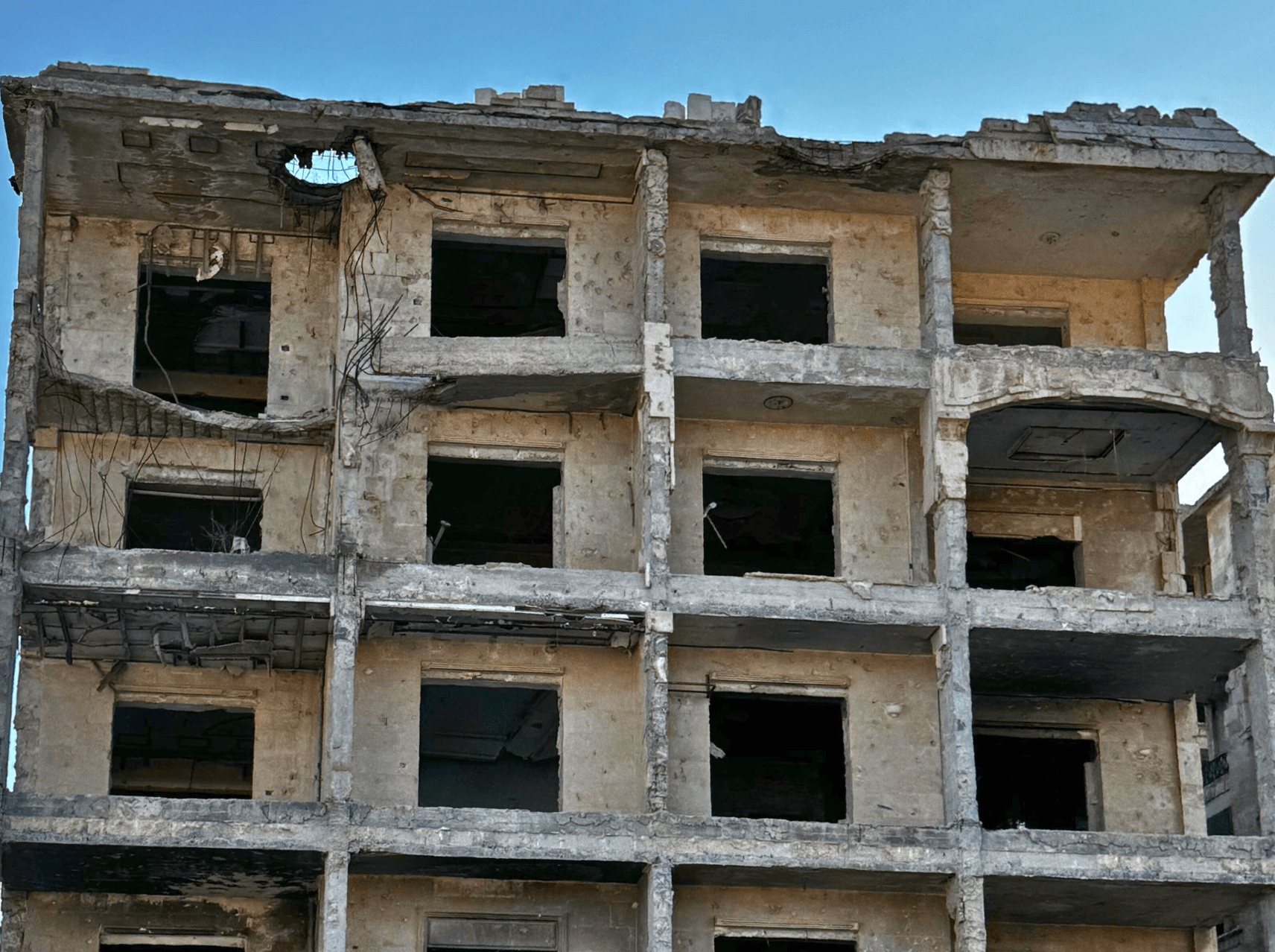 Families returning to damaged apartments